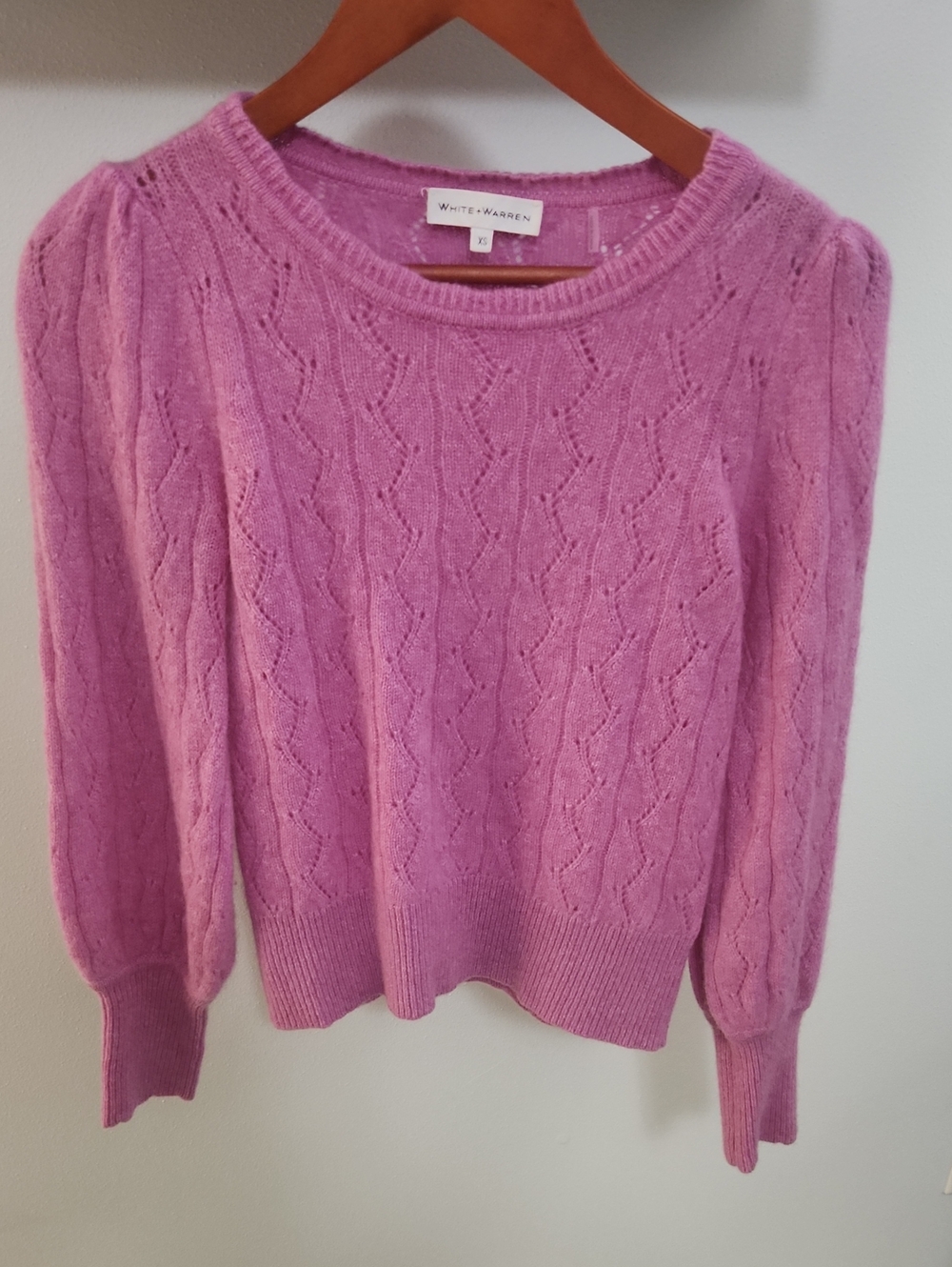 White + Warren Pink Cashmere Cable Knit Puff-Sleeve Crewneck Sweater